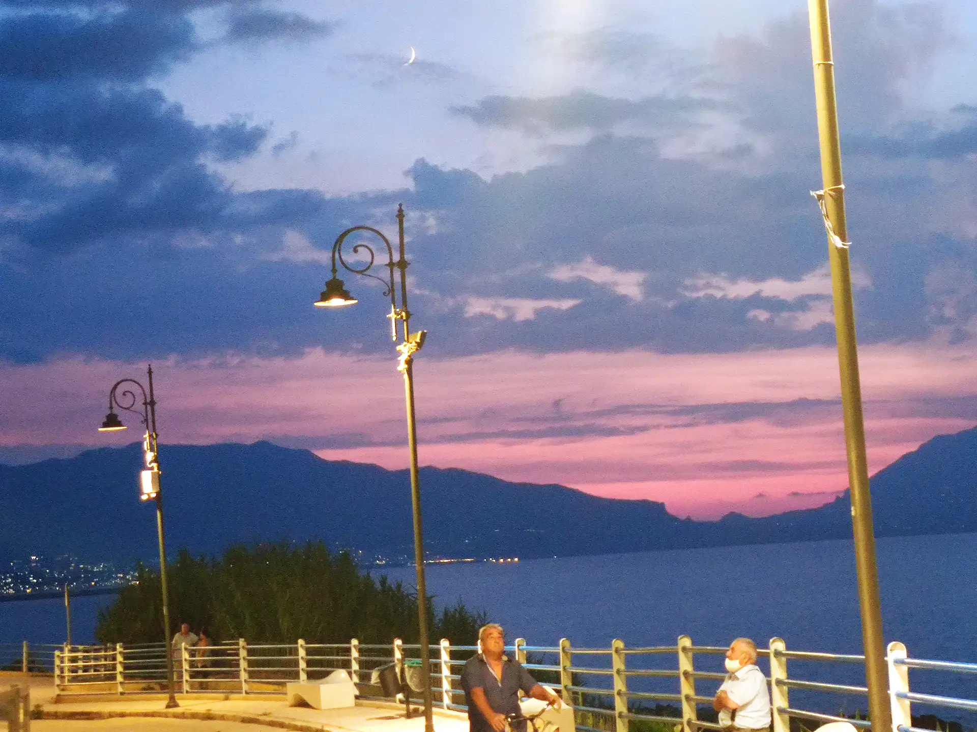 Atmosfera accogliente sul lungomare - Privilege Trappeto